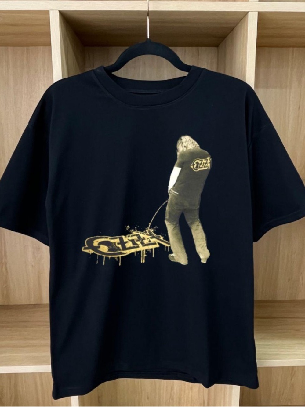 Old yellow mud splattered graffiti back musician retro black T-shirt